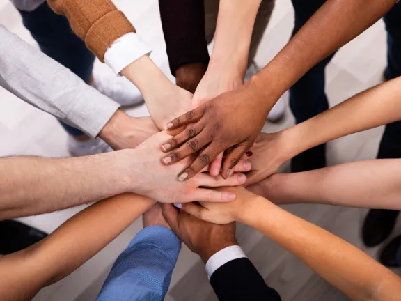 Various hands holding each others 