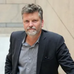 Sean Carroll's Headshot